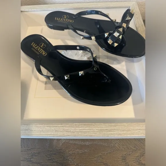 Authentic Valentino Rockstud Thong Sandals. Missing One Bow. Size 38 black. NWOT