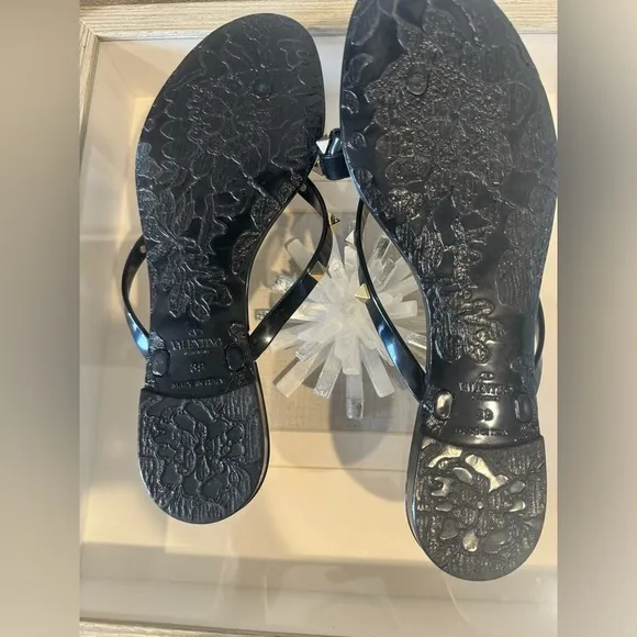 Authentic Valentino Rockstud Thong Sandals. Missing One Bow. Size 38 black. NWOT