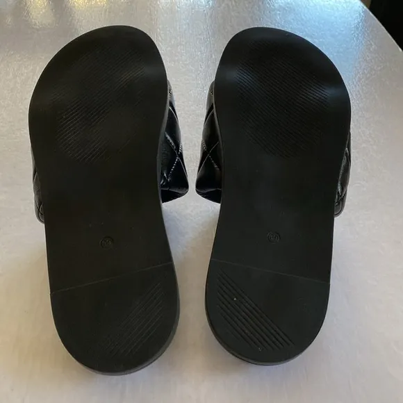 AVELLINI Women’s Black Cushion Slides Sandals Size 39 or 8 US