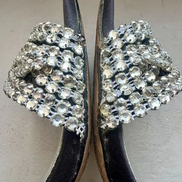 Badgley Mischka Black Fabric w/ Crystal Embellishments &amp; Block Heel Sandals US 7