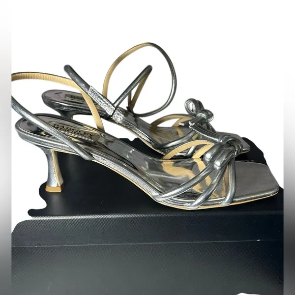 Badgley Mischka® Loyalty Sandals in Silver Kitten Heels Women's 9.5 in Box