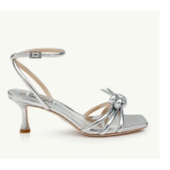 Badgley Mischka® Loyalty Sandals in Silver Kitten Heels Women's 9.5 in Box