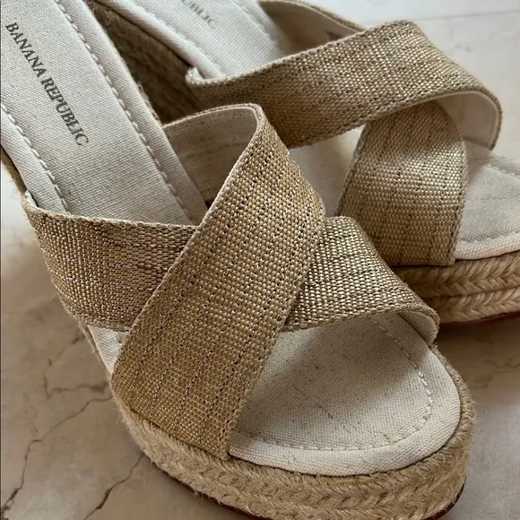 Banana Republic Women's Gold Wedge Sandals