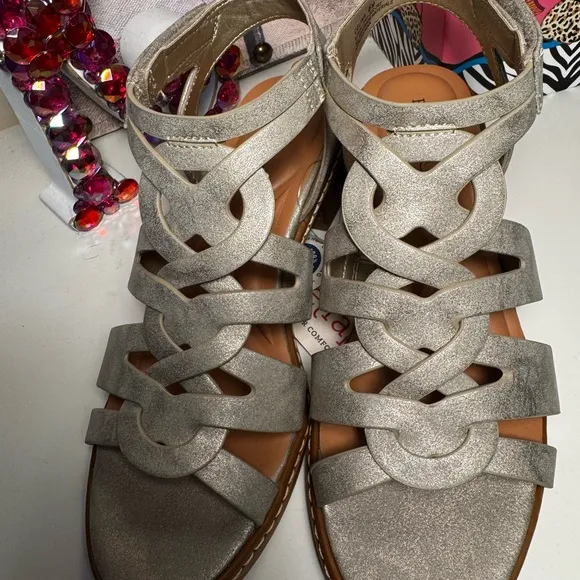 Bare Traps Strappy Block Heel Sandals NWT