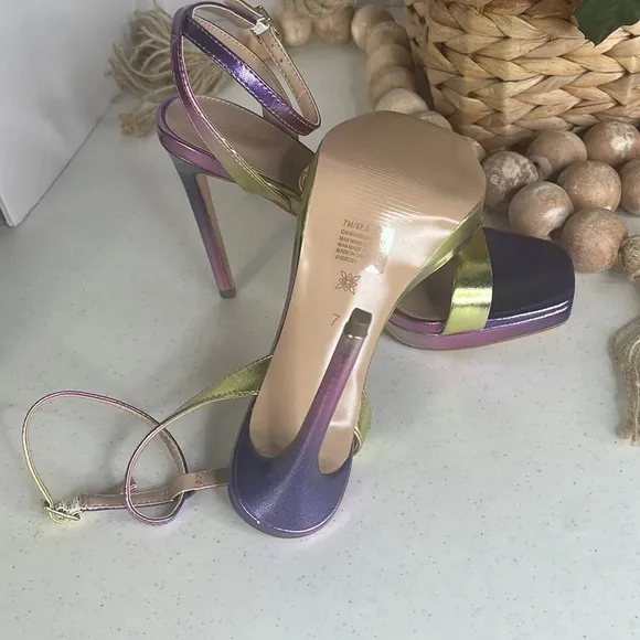 BCBGENERATIONWomen's Cadence Metallic Sandals In Ombre Sz 7