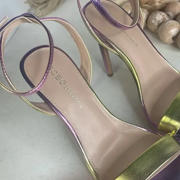 BCBGENERATIONWomen's Cadence Metallic Sandals In Ombre Sz 7