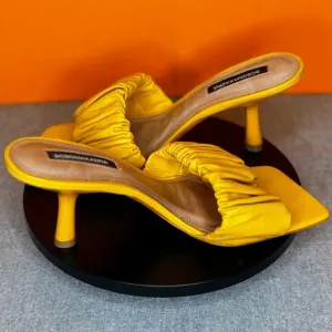 BCBGMAXAZRIA Dallas Scrunched Leather TUSCANY Yellow Mule Slip On Sandals Size 7