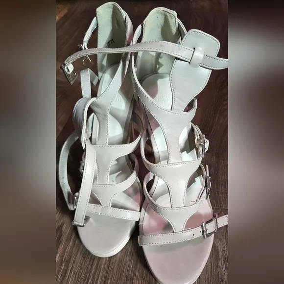 Beau &amp; Ashe sporty gladiator gray &amp; white heels STUNNING  Sz7.5
