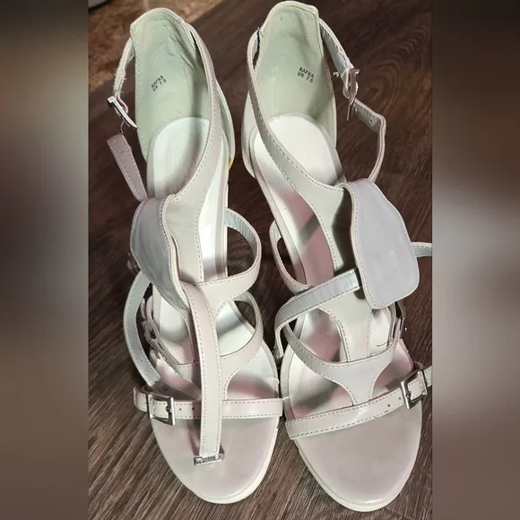 Beau &amp; Ashe sporty gladiator gray &amp; white heels STUNNING  Sz7.5