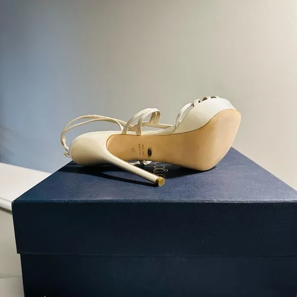 Beautiful champagne color Italian handmade Sergio Rossi sandals
