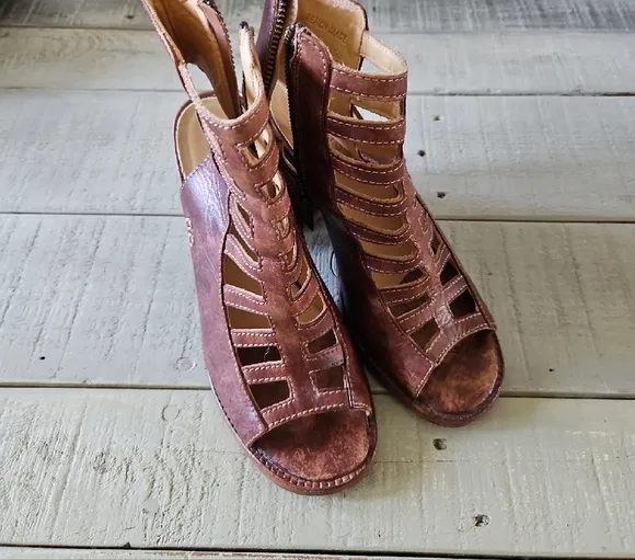 Bed Stu Brown Sandals with Stacked Heel and Peep-Toe