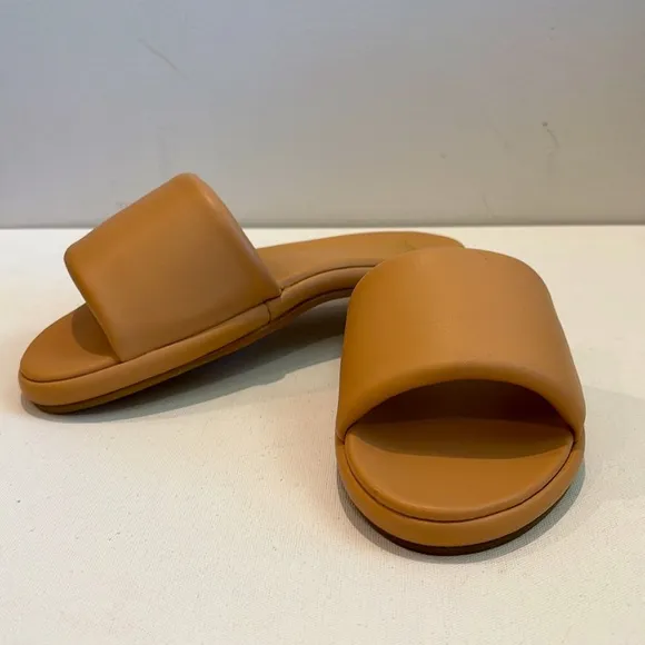 BEEKLeather Puffbird Sandals in Beach