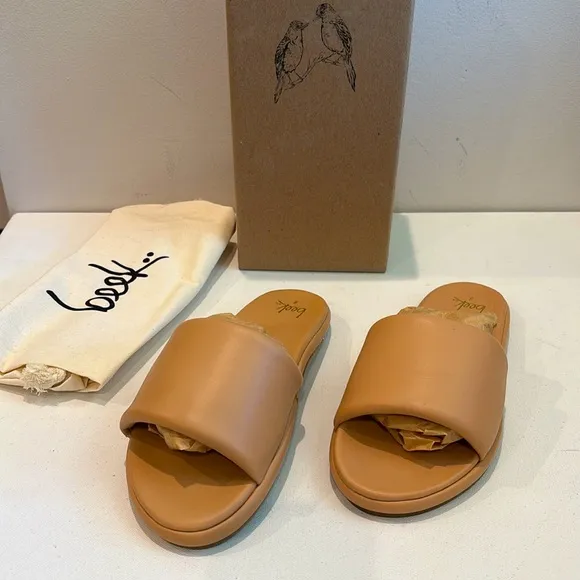 BEEKLeather Puffbird Sandals in Beach