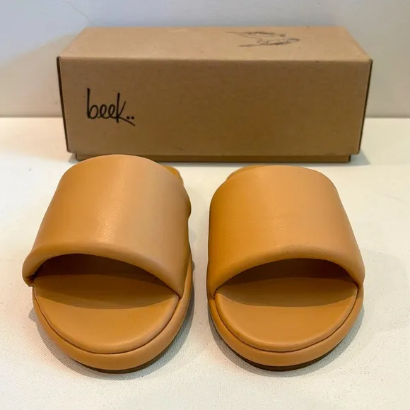 BEEKLeather Puffbird Sandals in Beach