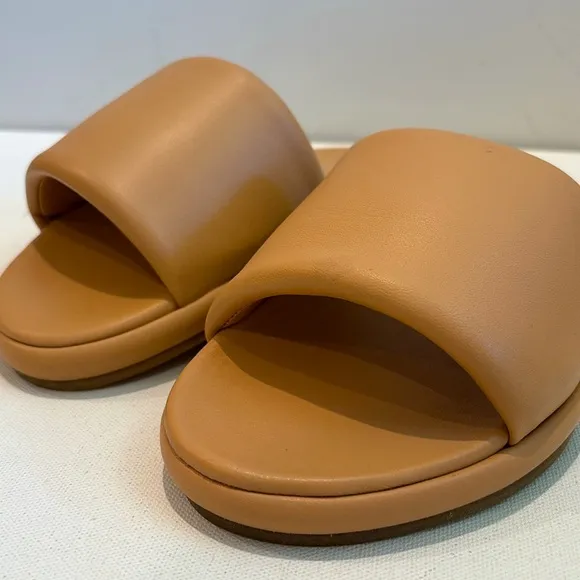 BEEKLeather Puffbird Sandals in Beach
