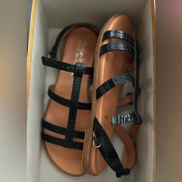 Bella Vita Woman’s Black Leather Croc Sandals Size 7.5 M NEW