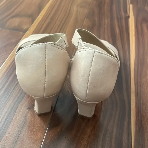 Bernardo Women’s Camille Blush Nude Leather Mid Heel Sandals Fashion Pumps  6