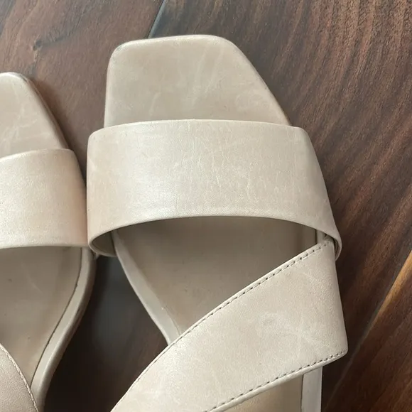 Bernardo Women’s Camille Blush Nude Leather Mid Heel Sandals Fashion Pumps  6