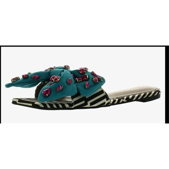 🔥💥Betsey Johnson, beautiful bow and rhinestone Square open toe sandals with ex