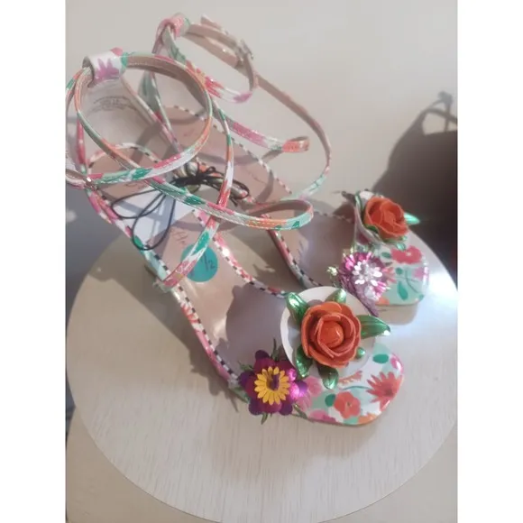 Betsey Johnson Floral Ankle Strap Flower Embellishments High Heeled Sandal Sz7.5
