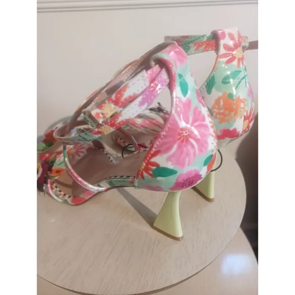 Betsey Johnson Floral Ankle Strap Flower Embellishments High Heeled Sandal Sz7.5