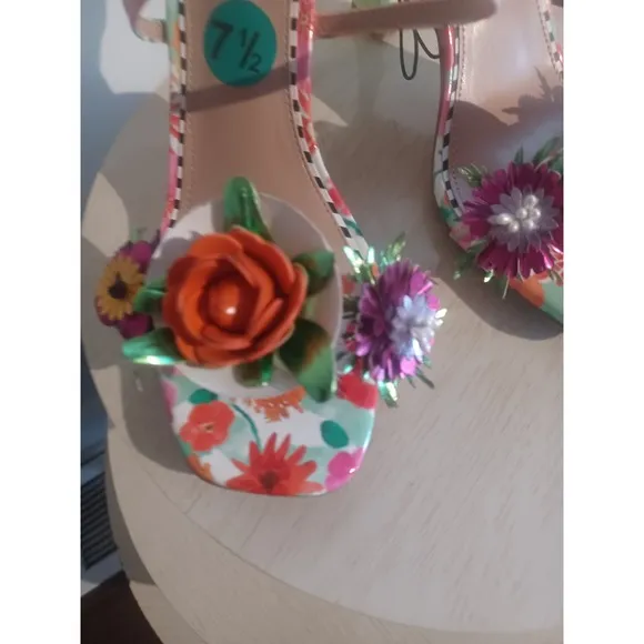 Betsey Johnson Floral Ankle Strap Flower Embellishments High Heeled Sandal Sz7.5