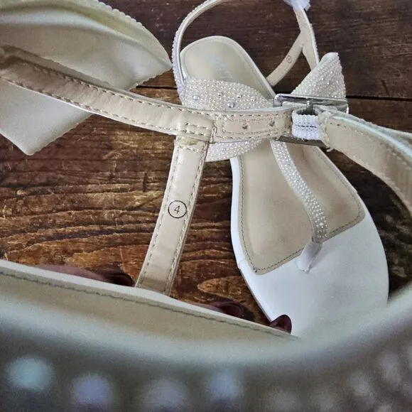 Betsey Johnson Kids Sasha Embellished Thong Ankle Strap Sandels Big Girls Size 4