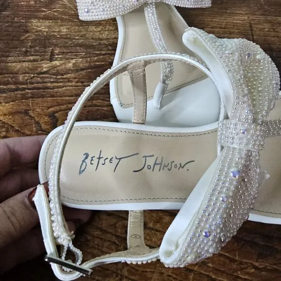 Betsey Johnson Kids Sasha Embellished Thong Ankle Strap Sandels Big Girls Size 4