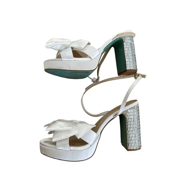 Betsey Johnson - Maddy Dressy Bow Platform Sandals in White &amp; Silver