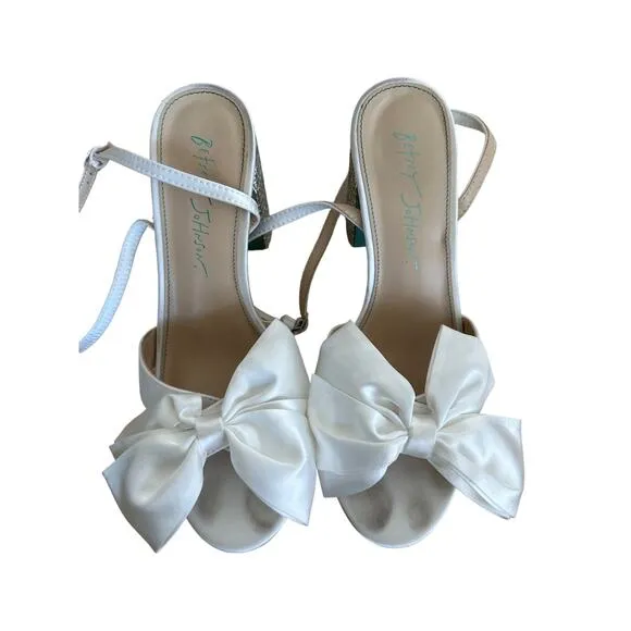 Betsey Johnson - Maddy Dressy Bow Platform Sandals in White &amp; Silver