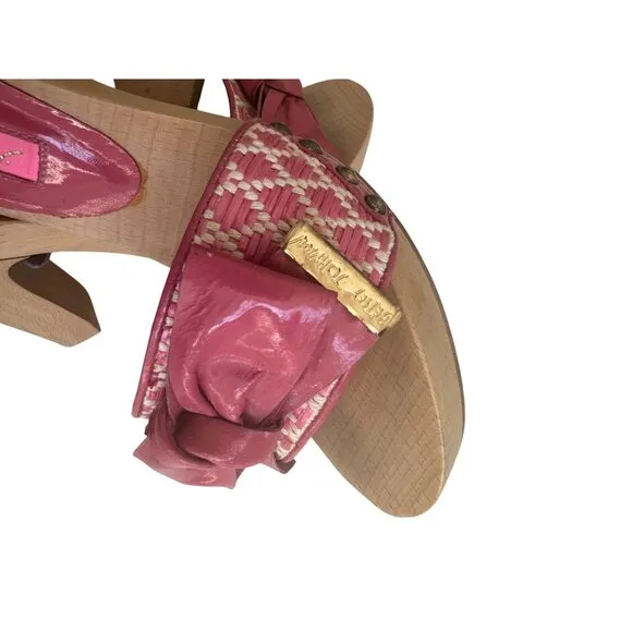 BETSEY JOHNSON Vintage Y2K Pink Wood Sandals Heels Size 6