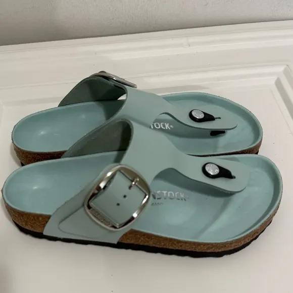 Birkenstock Gizeh Big Buckle Natural Leather Patent - High Shine Surf Green