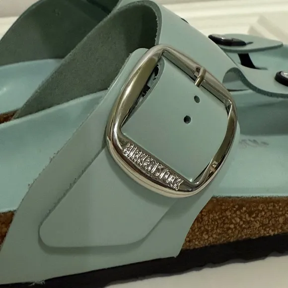 Birkenstock Gizeh Big Buckle Natural Leather Patent - High Shine Surf Green