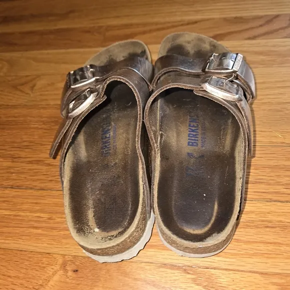 Birkenstock Gold Leather Slip On Sandals Womens Size 37/6-6.5