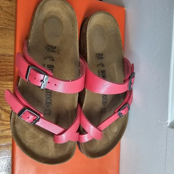 Birkenstock Mayari. NEW