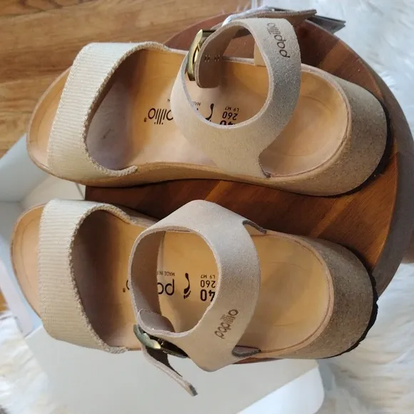 Birkenstock Sandals- Cream with gold buckle- Papillo Glenda