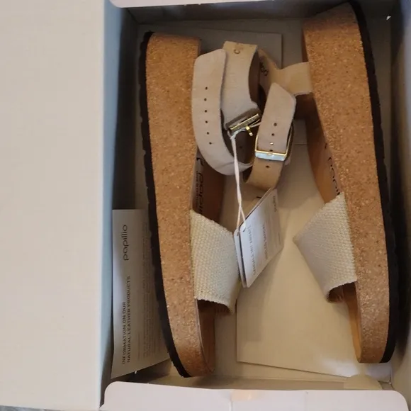 Birkenstock Sandals- Cream with gold buckle- Papillo Glenda