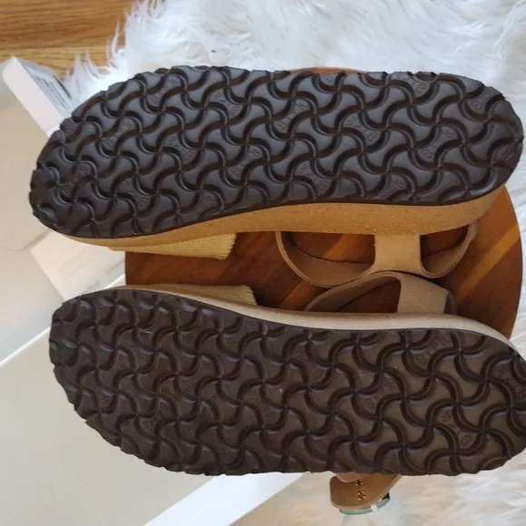 Birkenstock Sandals- Cream with gold buckle- Papillo Glenda