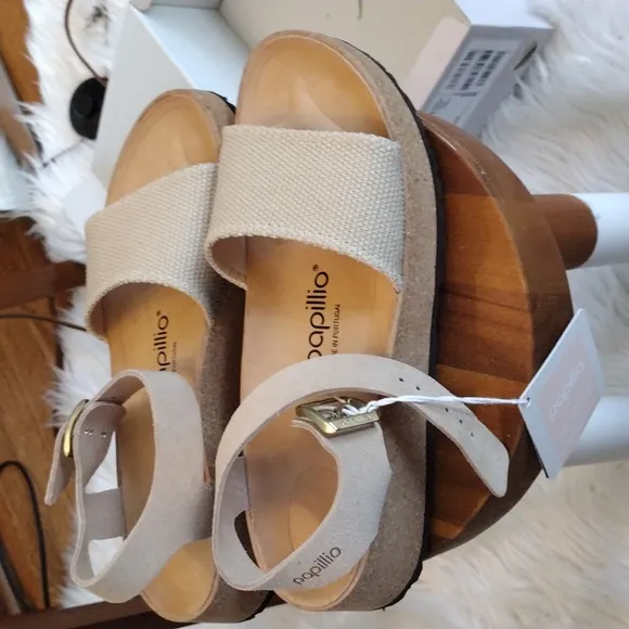 Birkenstock Sandals- Cream with gold buckle- Papillo Glenda