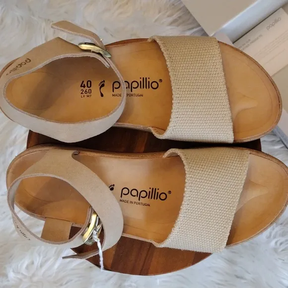 Birkenstock Sandals- Cream with gold buckle- Papillo Glenda