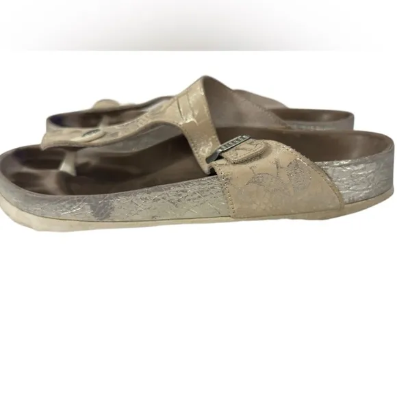 BIRKENSTOCK Woman’s Gizeh Sandal