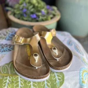 Birkenstocks Gizah Gold Sandals. Size 39. Like new!!