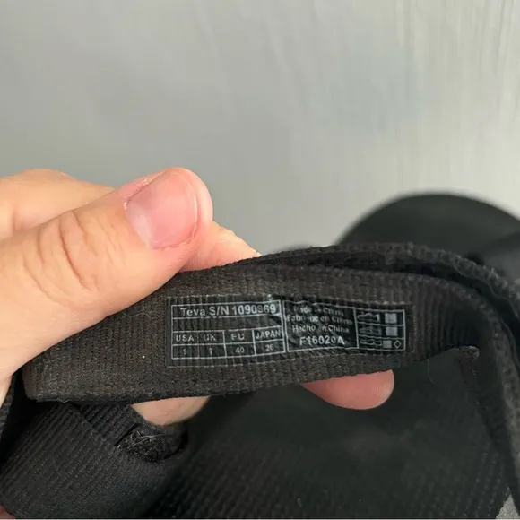 Black mid form universal Teva sandals Size 9