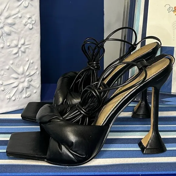 Black square toe knotted strappy wrap tie up high heel sandals sz 10