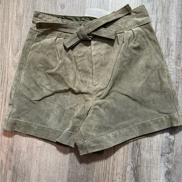 BLANK NYC HIGH WAISTED GREEN FAUX SUEDE LEATHER SHORTS WITH BELT