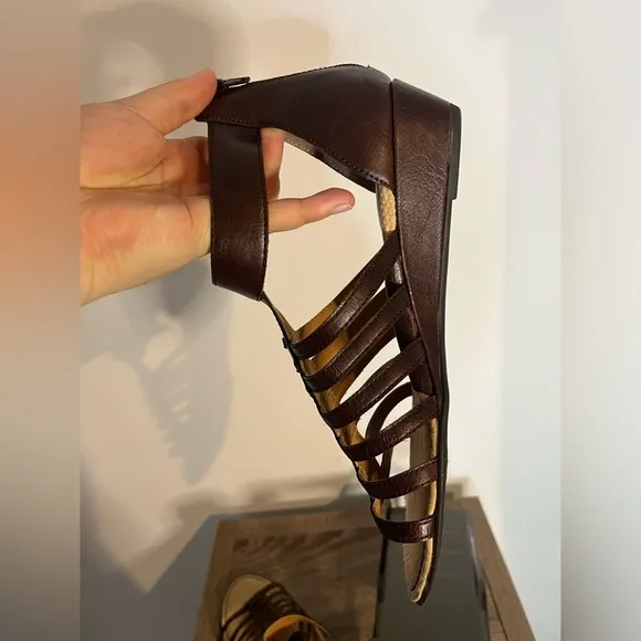 BOC Vegan Gladiator Kirra Faux Leather Strappy Sandal Brown Buckle Women’s Sz 9