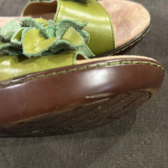 B.O.C. Womens Slip on SANDALS -Green with Flower Accent Cushioned Footbed size 8
