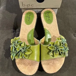 B.O.C. Womens Slip on SANDALS -Green with Flower Accent Cushioned Footbed size 8