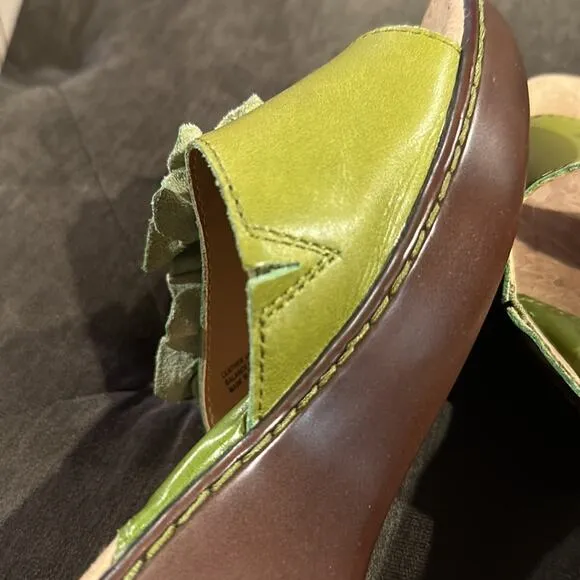 B.O.C. Womens Slip on SANDALS -Green with Flower Accent Cushioned Footbed size 8