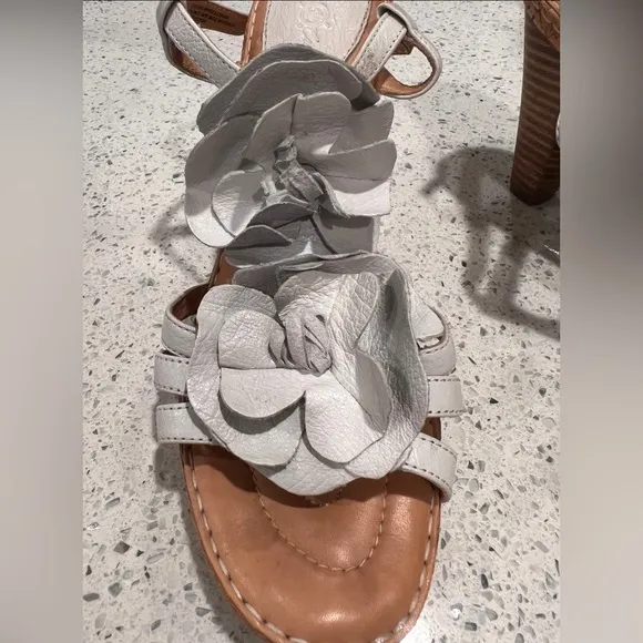 Born Crown White and Tan Leather Heeled Sandals with Flower Design 9 EUC